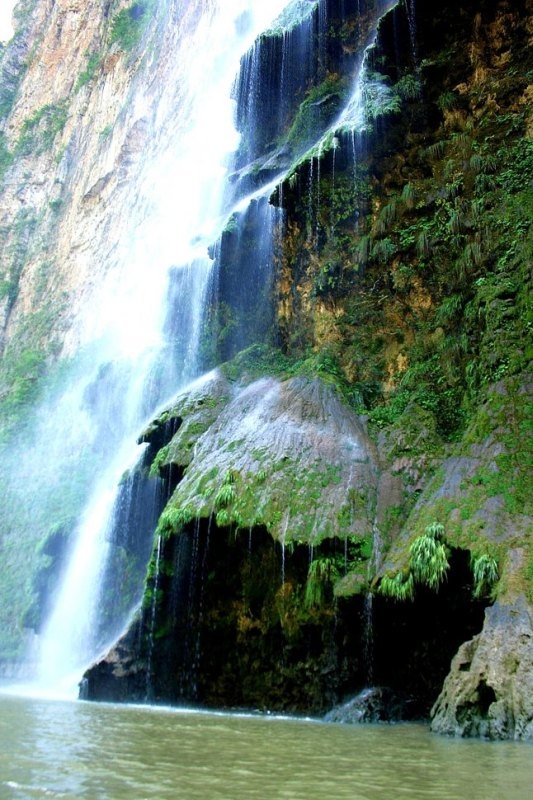 Водопад Рождественское дерево (Чиапас, Мексика)